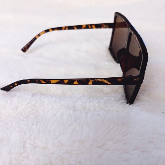 Ivonne Tortoise Brown Oversized Square Sunglasses - Picture 5 of 9